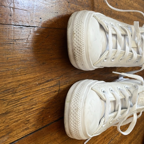 Converse White Leather Low-Top Sneakers EUC - Picture 11 of 11